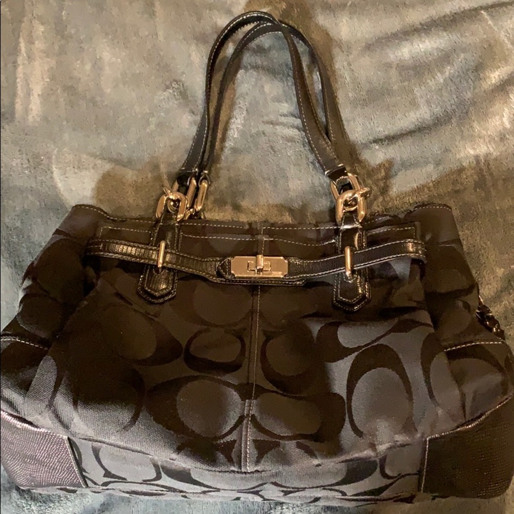 Coach Purse. Black. Lots of pockets!!!